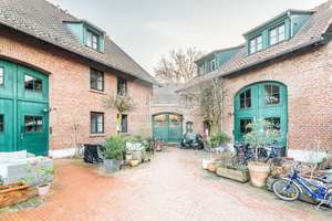 Charmante Maisonette-Wohnung mit Terrasse im denkmalgeschützten Vierkanthof in Köln-Longerich!