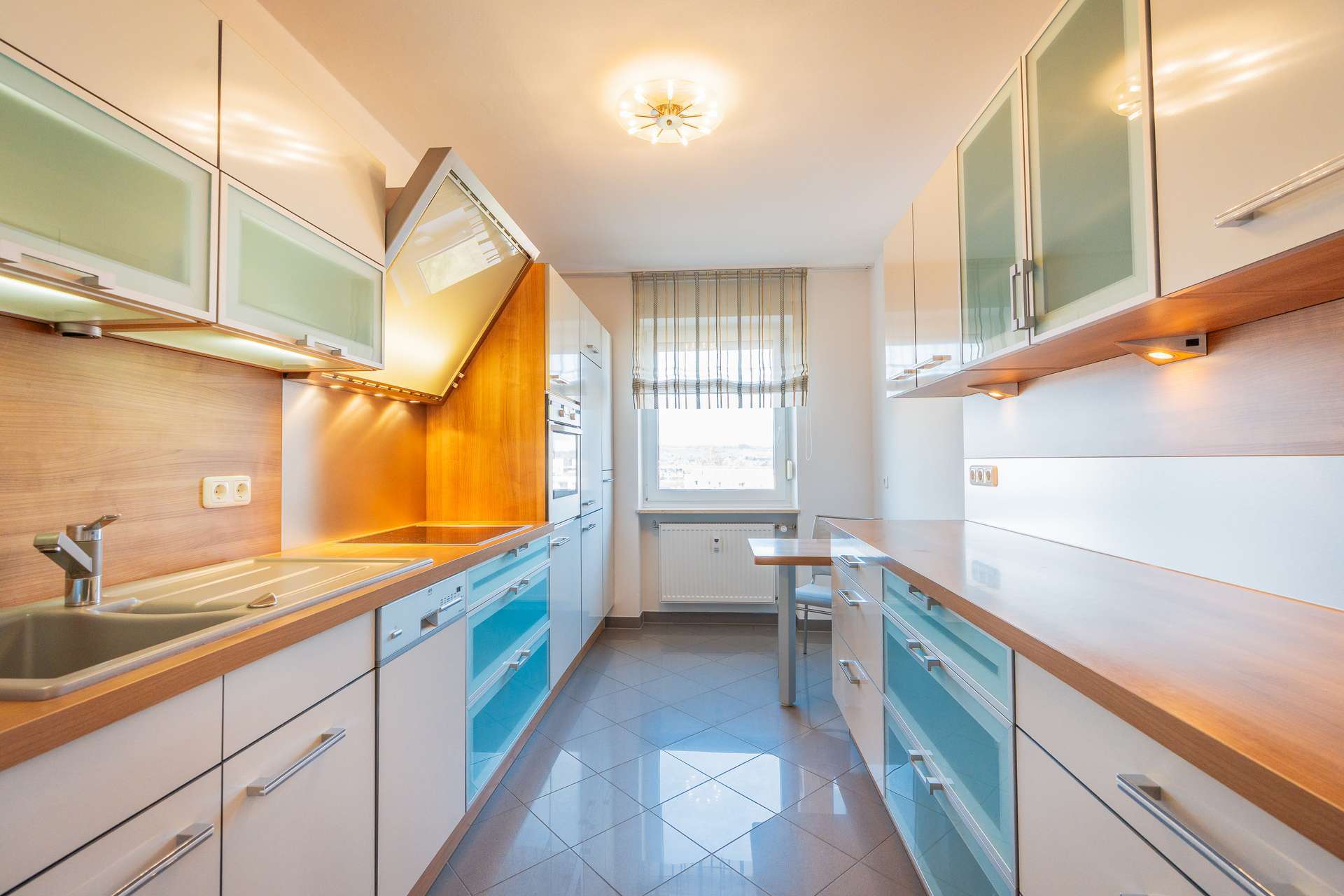 Immobilie in Altdorf - Modern renovierte 2 -Zimmer-Wohnung mit Südbalkon, moderner Einbauküche und Tiefgarage !!! - Bild 2