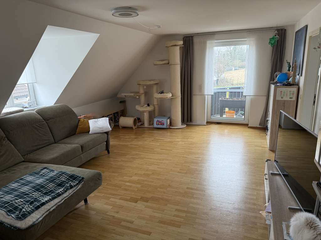 Immobilie in Weichs - 3-Zimmer Dachgeschosswohnung mit 2 Balkonen + Gartensondernutzungsrecht in Weichs - Bild 1