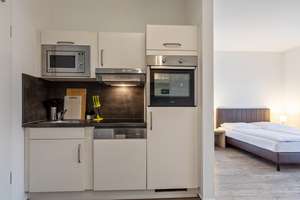 Kapitalanlage I Vollmöbliertes 1-Zimmer Apartment mit Balkon und Küche I provisionsfrei – Erich-Thilo-Str. 1, 12489 Adlershof, Berlin – Vorschaubild 4