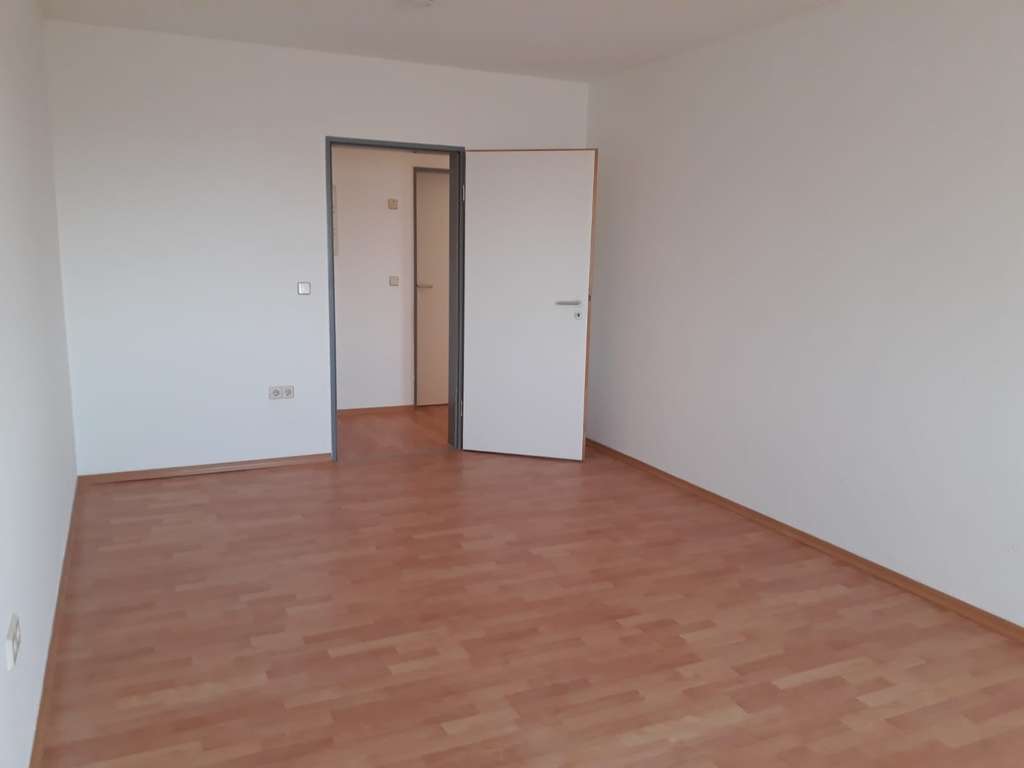 Immobilie in Bad Frankenhausen/Kyffhäuser - Helle 4-Zimmer-Etagenwohnung mit Balkon und PKW-Stellplatz - Bild 1