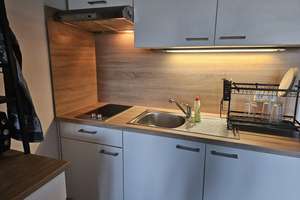 Helles möbliertes 1-Zimmer-Apartment mit Balkon und Fußbodenheizung – 35 m² im 1. OG – Bei der Hollerstaude 2, 85049 Friedrichshofen-Hollerstauden, Ingolstadt – Vorschaubild 4