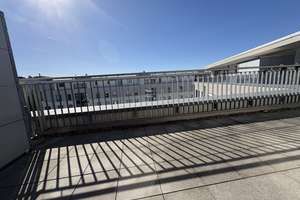 Tolles 2 Zimmer - Penthouse mit Terrasse, Parkett, hochwertiges Badezimmer und Gäste - WC