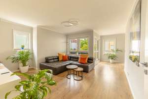Traumwohnung mit Einbauküche und Balkon.