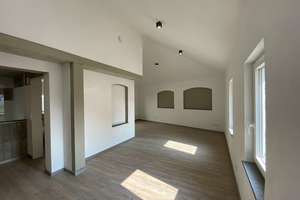 Stilvolle 1-Zimmer-DG-Wohnung mit Gemeinschaftsküche in Würzburg – Zeller Straße 13, 97082 Altstadt, Würzburg – Vorschaubild 3