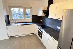 Terrassenwohnung im Grünen - 4 Zimmer mit Einbauküche, modernes Bad, Gäste-WC, Balkon, HWR – Berndorffstraße 6, 50968 Bayenthal, Köln – Vorschaubild 4