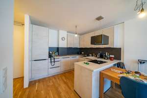 Attraktive 2-Zimmer-Wohnung in der 9. Etage mit Fernblick – Die vollständige Adresse der Immobilie erhältst du vom Anbieter., 93051 Großprüfening-Dechbetten-Königswiesen, Regensburg – Vorschaubild 2