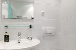Möbliert: Apartment am Arabellapark mit Schwimmbad auf dem Dach  – Die vollständige Adresse der Immobilie erhältst du vom Anbieter., 81925 Parkstadt, München – Vorschaubild 5