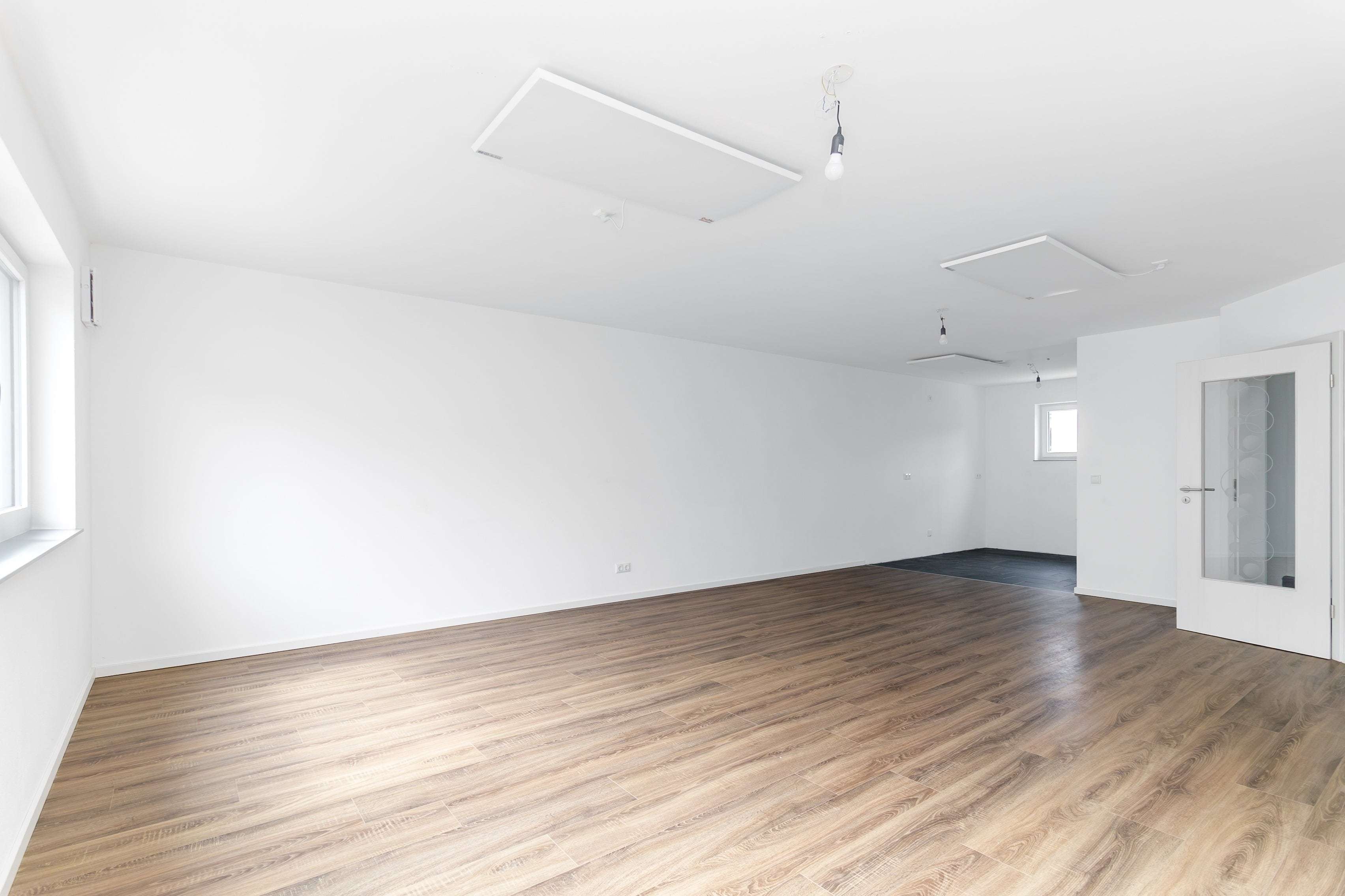 Immobilie in Aindling - Neubau von 2023 - Reihenmittelhaus mit Einzelgarage und Stellplatz - PV und Speicher - TOP-Modern!  - Bild 4