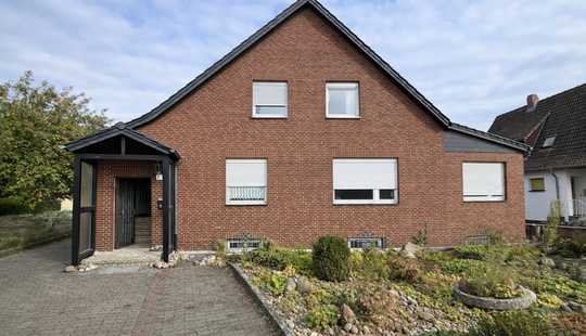 Bild von Einfamilienhaus mit Einliegerwohnung Doppelgarage und Nebengebäude in Bortfeld