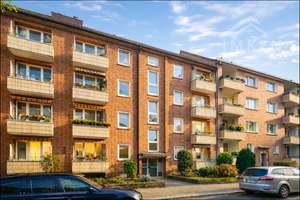 Endetage zum Verlieben – Helle 2,5 Zimmer mit Balkon im gepflegten Rotklinker.