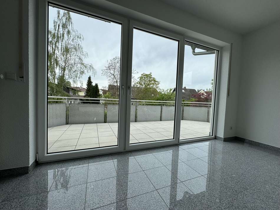 Wohnzimmer und Balkon