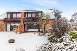 Doppelhaushälfte an der Grenze zu Ihlpohl, mit Garten, zwei Garagen und Kamin in ruhiger Wohnlage