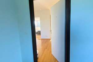 Helle 3-Zimmer-Wohnung mit Einbauküche & Aufzug & West-Loggia in München – 81927 Johanneskirchen, München – Vorschaubild 3