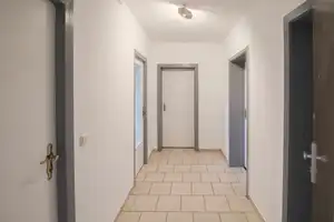 Einziehen & Ausblick genießen – Renovierte 2-Zimmer-Wohnung mit Fernsicht auf Erbbaugrund – Lübeck – Vorschaubild 12
