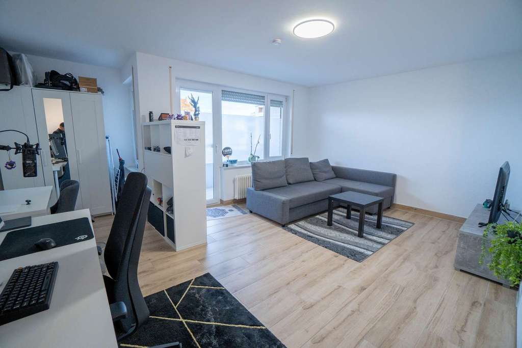 Immobilie in Böblingen - Modernisierte 1-Zimmer-Etagenwohnung mit Balkon & Stellplatz – solide Kapitalanlage - Bild 1