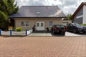 Ihr neues Zuhause-Ein-Zweifamilienhaus in bester Lage – Die vollständige Adresse der Immobilie erhältst du vom Anbieter., 49179 Ostercappeln – Vorschaubild 1