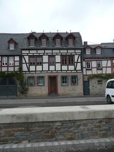 Freundliche 3-Zimmer-Wohnung am Rheinufer