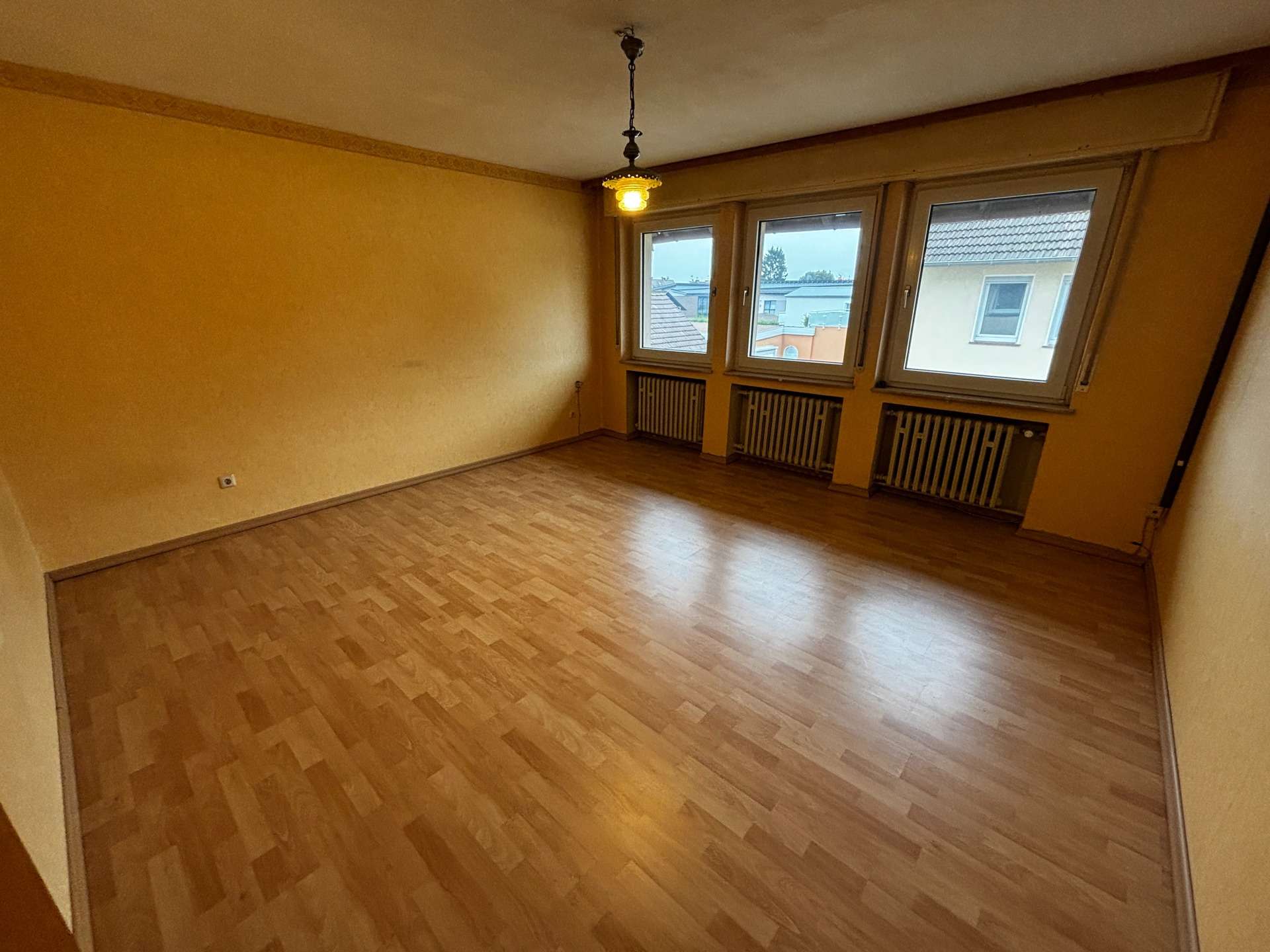 Immobilie in Beverungen - Massives Einfamilienhaus mit Garten und Garagen in Beverungen - Bild 6