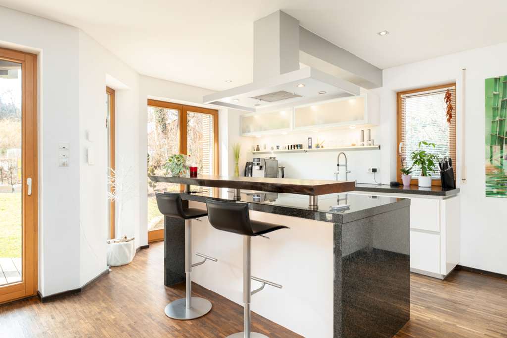 Immobilie in Deining - Exklusives Einfamilienhaus in Deining – Design, Ruhe und ein traumhafter Garten - Bild 4