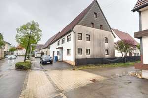 Provisionsfrei! Zentralgeleges Einfamilienhaus mit Scheune, Garage und Garten – Die vollständige Adresse der Immobilie erhältst du vom Anbieter., 72461 Albstadt – Vorschaubild 2