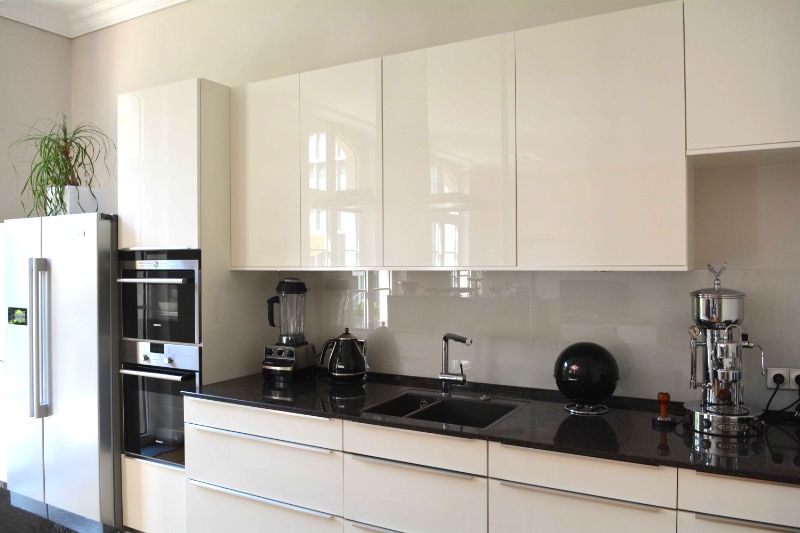 Traumhafte Altbauwohnung .. V-E-R-M-I-E-T-E-T... image 4