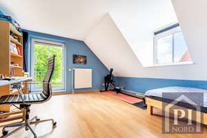 Einzugsbereit: Familiendomizil Kiel-Meimersdorf – Erker, Sauna & Streuobstwiese – Die vollständige Adresse der Immobilie erhältst du vom Anbieter., 24145 Meimersdorf, Kiel – Vorschaubild 24
