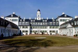 Salon-Maisonette im Schloss mit Main- und Parkblick - TG - EBK