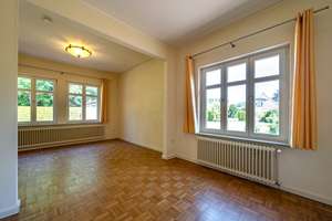 Charmantes Wohnhaus im Landhausstil mit zwei Garagen im Grünen – Die vollständige Adresse der Immobilie erhältst du vom Anbieter., 26129 Bloherfelde, Oldenburg (Oldenburg) – Vorschaubild 2