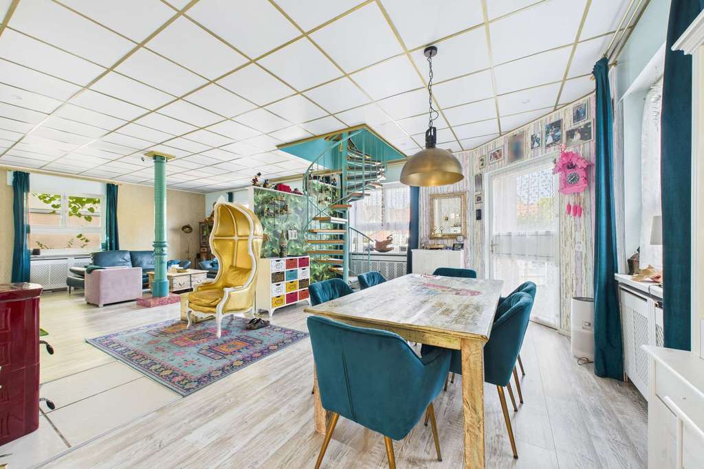 Historischer Charme, modernes Raumgefühl – großzügige Maisonette in Jugendstilvilla