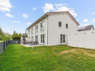 Neuwertige moderne Doppelhaushälfte vermietet in Tegernheim