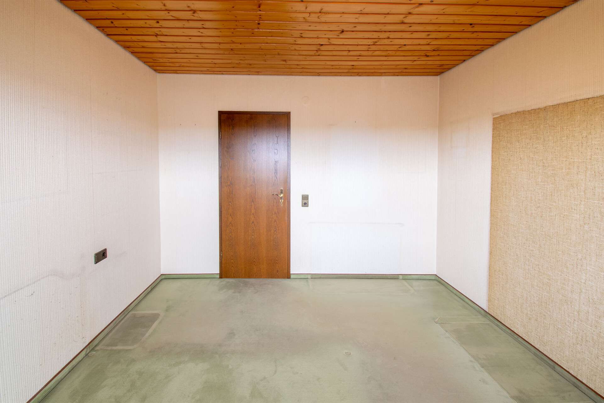 Immobilie in Ditzingen - Ruhige Lage und tolle Fernsicht: 3,5-Zimmer-Wohnung mit Dachterrasse und TG-Platz zu verkaufen - Bild 4