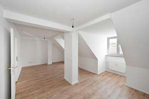 Charmante Dachgeschosswohnung mit Weitblick – Ihr kleines Himmelreich über den Dächern Berlins