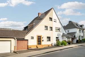 Haus mit Garten statt Wohnung! Kleine Doppelhaushälfte mit fantastischem Ausblick. – Die vollständige Adresse der Immobilie erhältst du vom Anbieter., 50321 Brühl – Vorschaubild 1