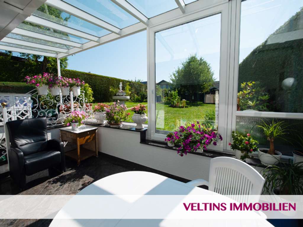 Immobilie in Usingen - Usingen: Attraktives Haus für Großfamilien oder Mehrgenerationen mit großem, schön angelegten Garten - Bild 1