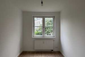 Erste eigene Wohnung mit Einbauküche, Aufzug und Balkon! – Rosenthaler Weg 24, 13127 Berlin – Vorschaubild 5