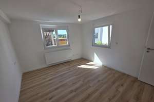 Modernisiertes Haus mit 3 Wohnbereichen, Garten, Vermietungspotenzial und optionaler Scheune – Böllatstrasse 14, 72622 Nürtingen – Vorschaubild 11