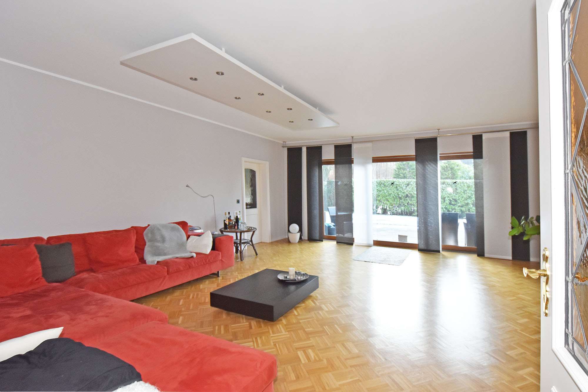 Immobilie in Aumühle - Naturnahes Raumwunder mit vielen Optionen:  Gepflegtes EFH mit Teilkeller und Doppelgarage - Bild 3