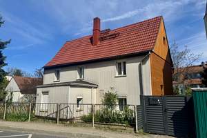 Charmantes Einfamilienhaus mit Potenzial in attraktiver Dresdener Elblage – Die vollständige Adresse der Immobilie erhältst du vom Anbieter., 1139 Mickten, Dresden – Vorschaubild 1