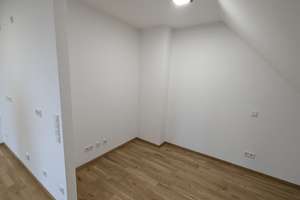 Helle 1-Zimmer Dachgeschosswohnung mit Balkon in Regensburg-Ostenviertel – Maierhoferstraße 1, 93047 Ostenviertel, Regensburg – Vorschaubild 5