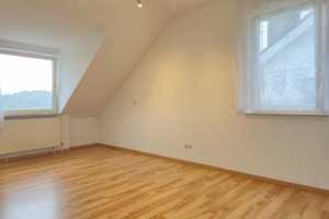IDYLIC & SPACIOUS LIVING! Charming semi-detached house with secluded garden *Dog allowed* – Main-Taunus-Kreis – Vorschaubild 14