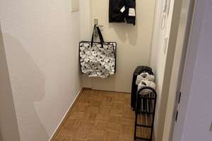 Traumlage: Möbilierte 1-Zimmer Wohnung zwischen Carlsplatz und Altstadt  – Berger Straße 12b, 40213 Altstadt, Düsseldorf – Vorschaubild 2