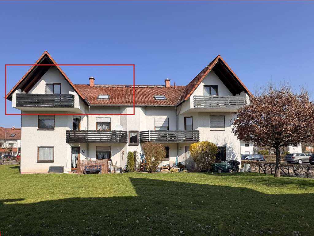 Immobilie in Rotenburg an der Fulda - 3-Zimmer-DG-Wohnung mit großem Süd-Balkon in ruhiger Wohnlage stadtnah in Rotenburg - Bild 4