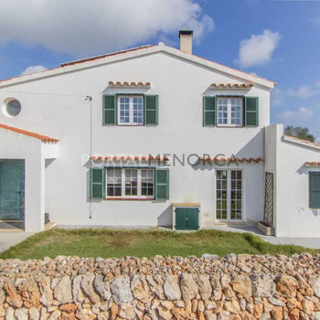 Landhaus mit Garage in Trebalúger zu verkaufen
