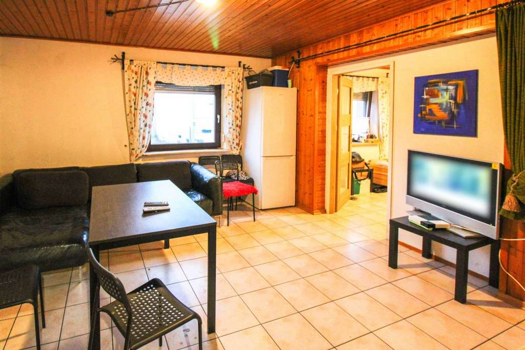 Immobilie in Böhl-Iggelheim - Einfamilienhaus mit 2 Garagen und großem überdachten Innenhof - Bild 1