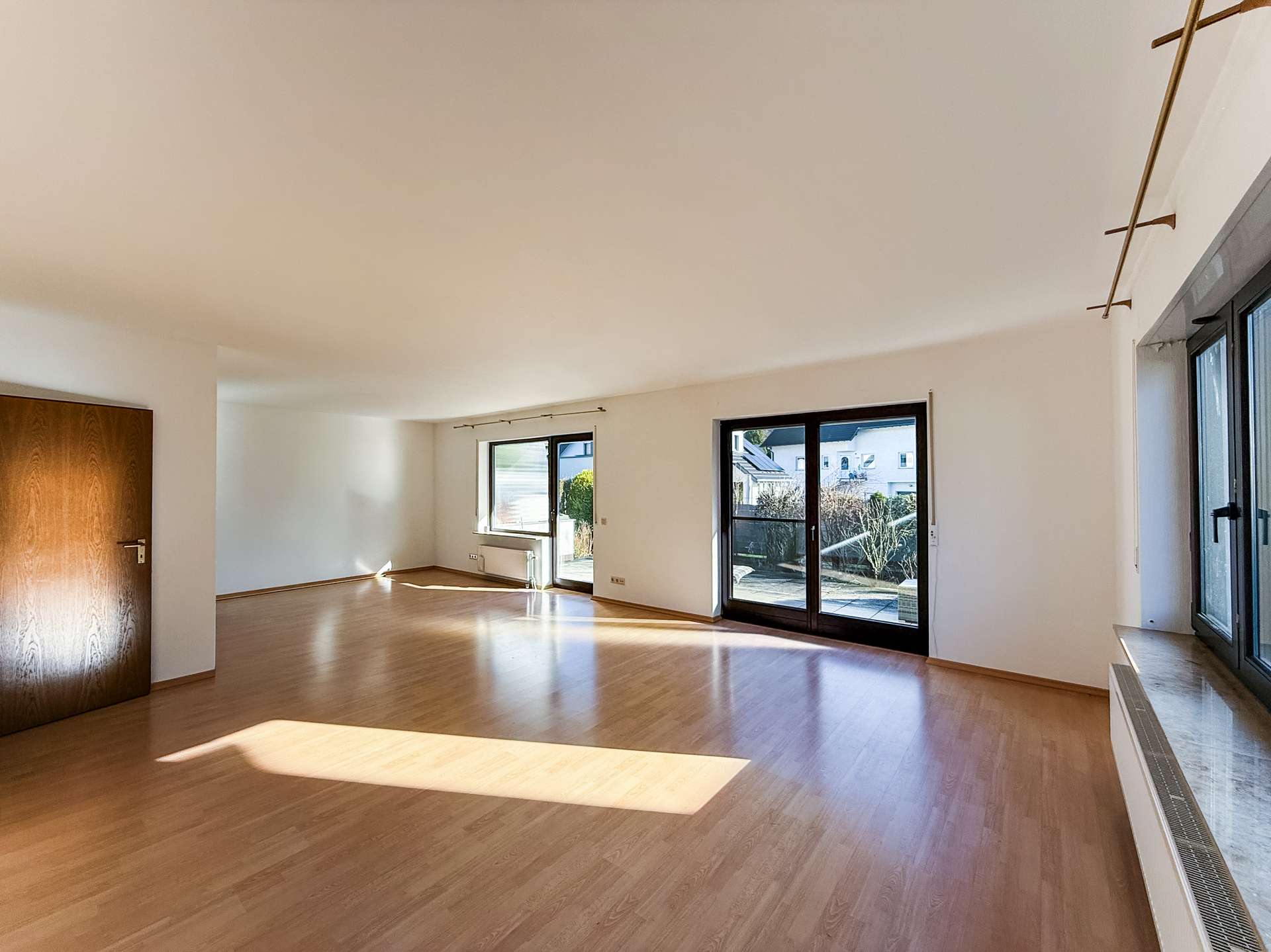 Immobilie in Overath - Zweifamilienhaus mit Terrasse & Balkon || Doppelgarage - Bild 0