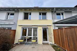 Familienparadies! Attraktives Reihenmittelhaus mit Terrasse & Garten! – Die vollständige Adresse der Immobilie erhältst du vom Anbieter., 71272 Renningen – Vorschaubild 1