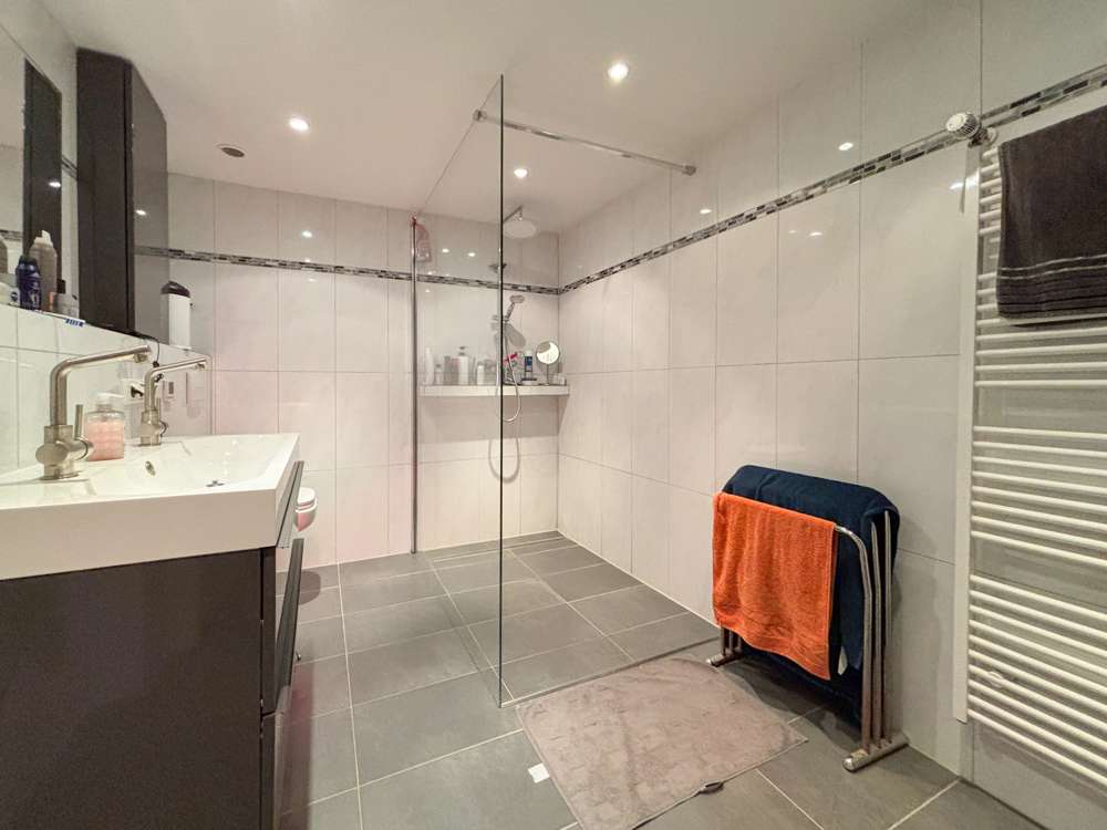 Immobilie in Hofheim am Taunus - Wallau: Eigene "Wohninsel" mit viel Privatsphäre! Hofhaus 270 m², nutzbar auch für 2 Generationen. - Bild 4