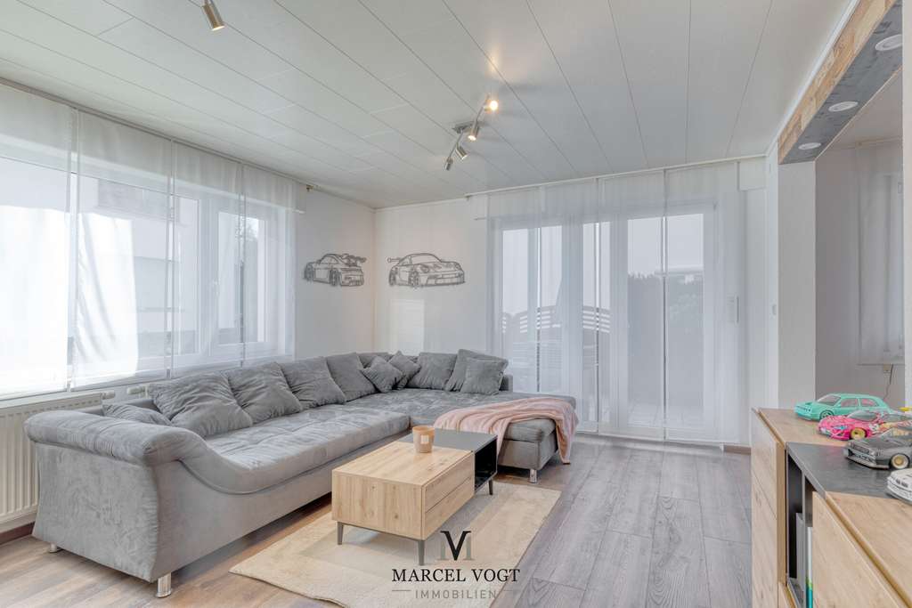 Immobilie in Frickenhausen - Familienfreundliche 4,5-Zimmer-Wohnung mit zwei Terrassen - Bild 1