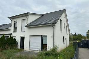 Voll-Möblierte DHH - 4 Schlafzi. - riesiges Grundstück - FB Heizung - Wärmepumpe